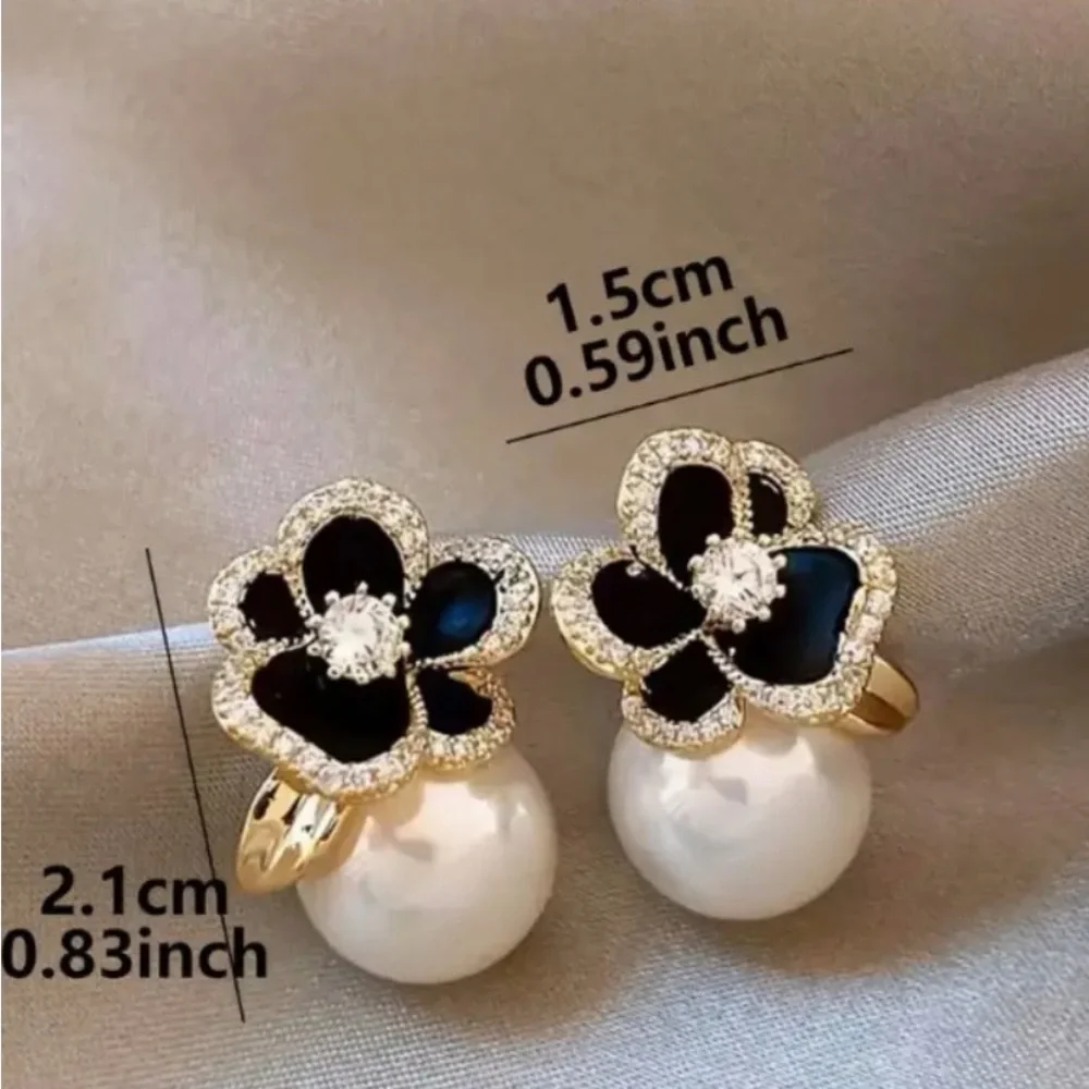 Elegant Gold and Black Floral Pearl Earrings in a Black Jewelry Box - Picture 6 of 10